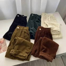 Pantalon en velours côtelé...