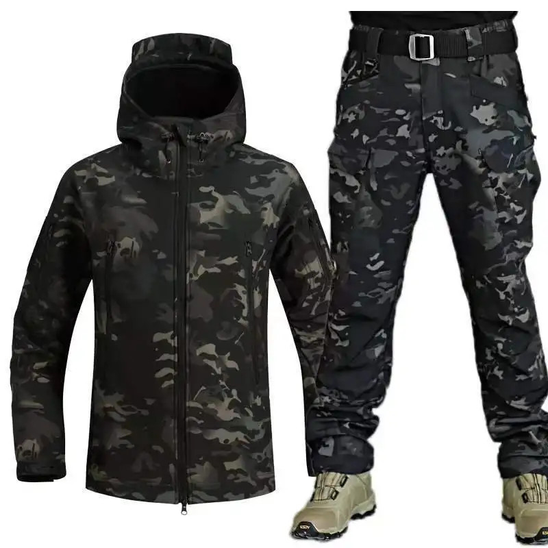 Ensemble de manteau épaissi en peluche camouflage extérieur, peau de requin, haut de course, motif de logo de manchette non incl