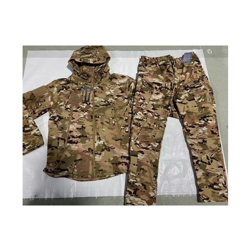 Ensemble de manteau épaissi en peluche camouflage extérieur, peau de requin, haut de course, motif de logo de manchette non incl